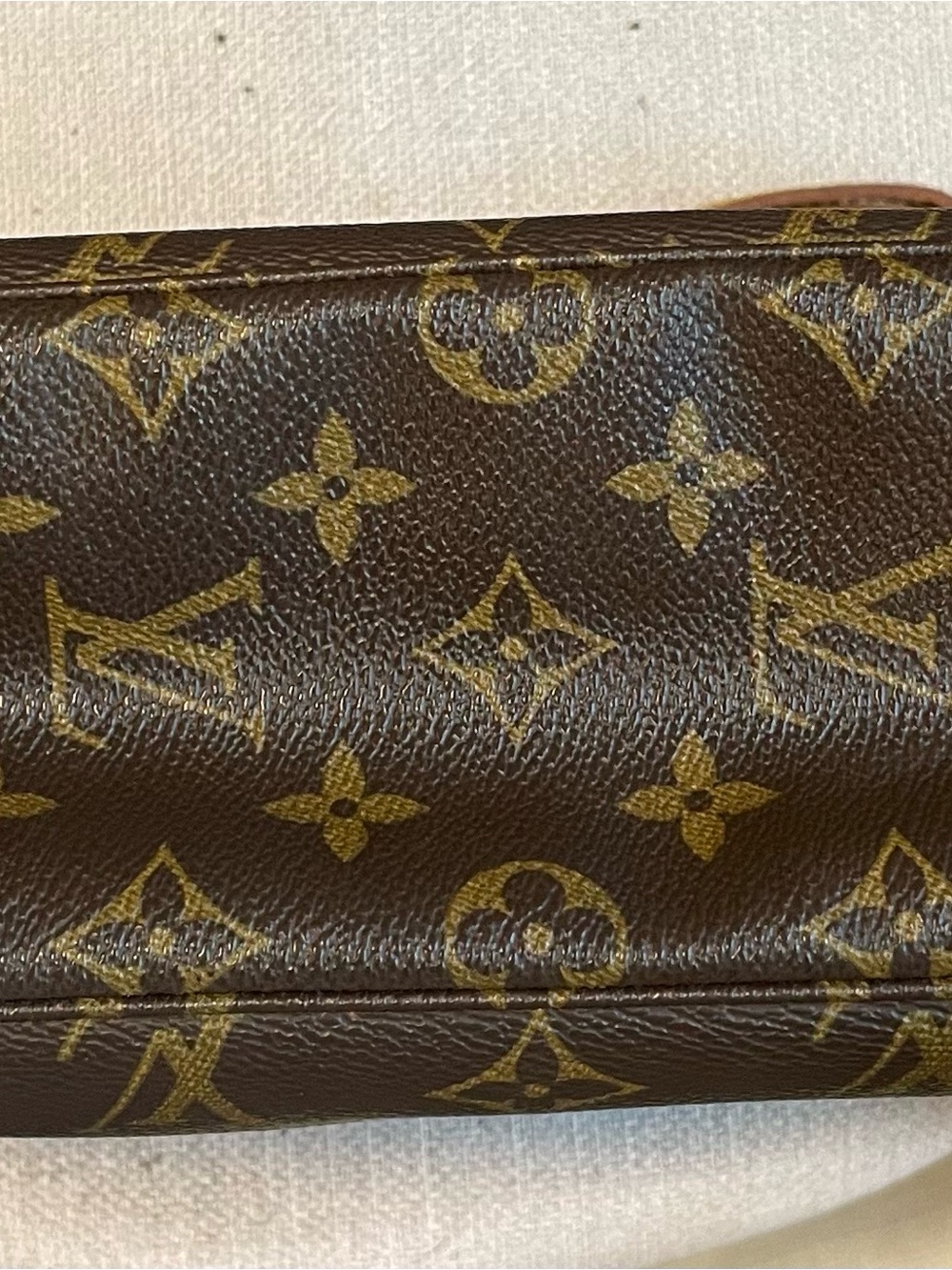 Louis Vuitton Monogram Canvas Shoulder Bag with Vachetta Trim - Picture 11 of 12